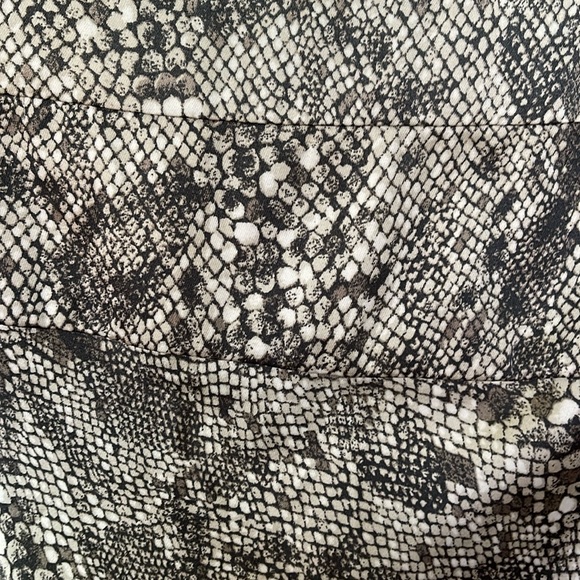 NWOT - Free People - Midi Satin Slip Skirt, Snake Skin Print Women's Size 0 - Picture 5 of 7